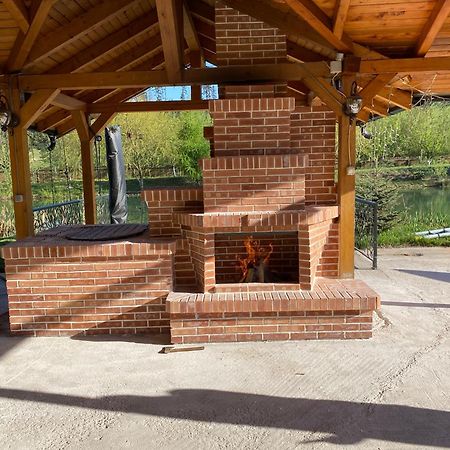 Moonlake Chalet Gainesti 外观 照片