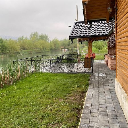 Moonlake Chalet Gainesti 外观 照片