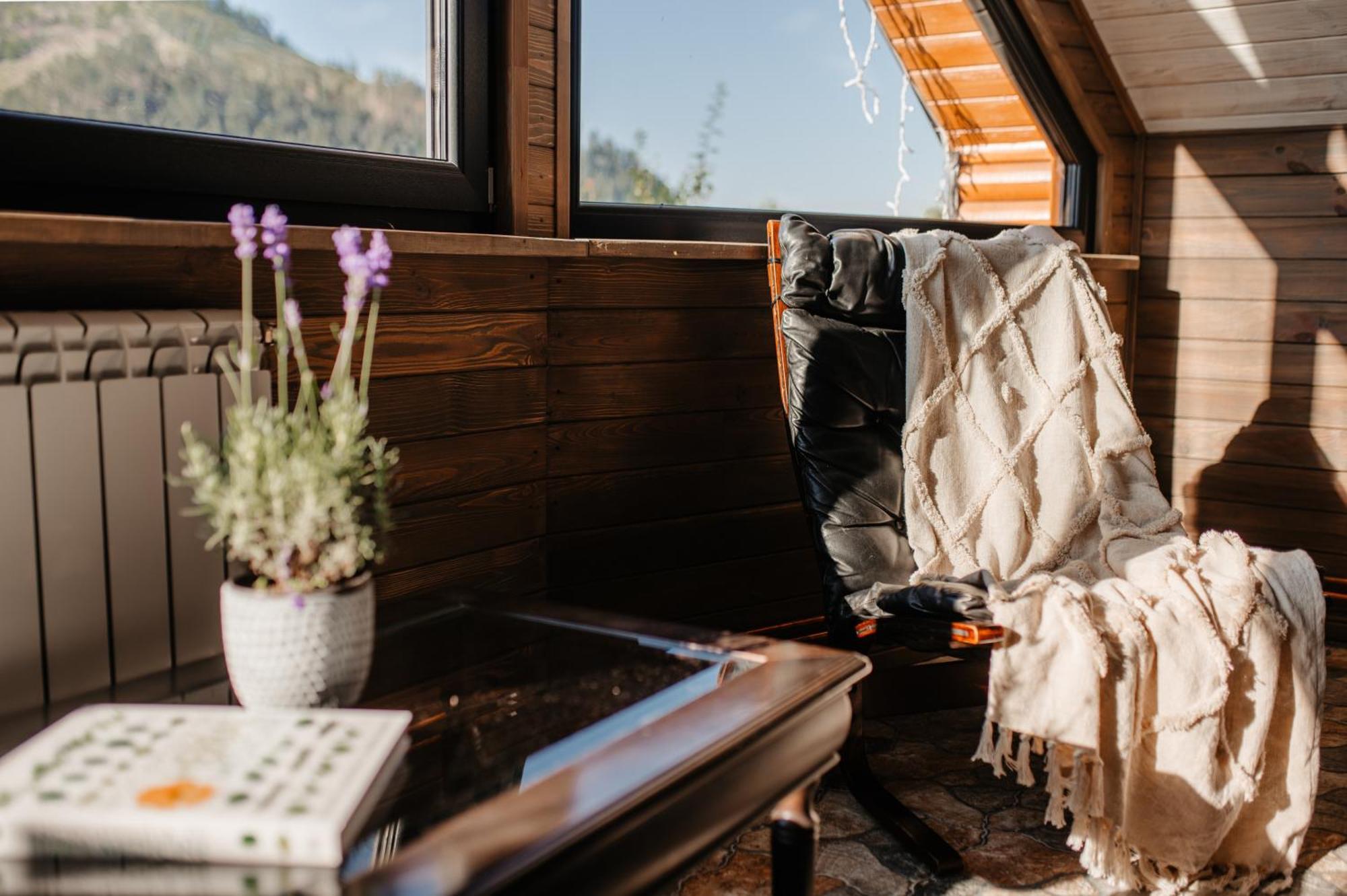 Moonlake Chalet Gainesti 外观 照片