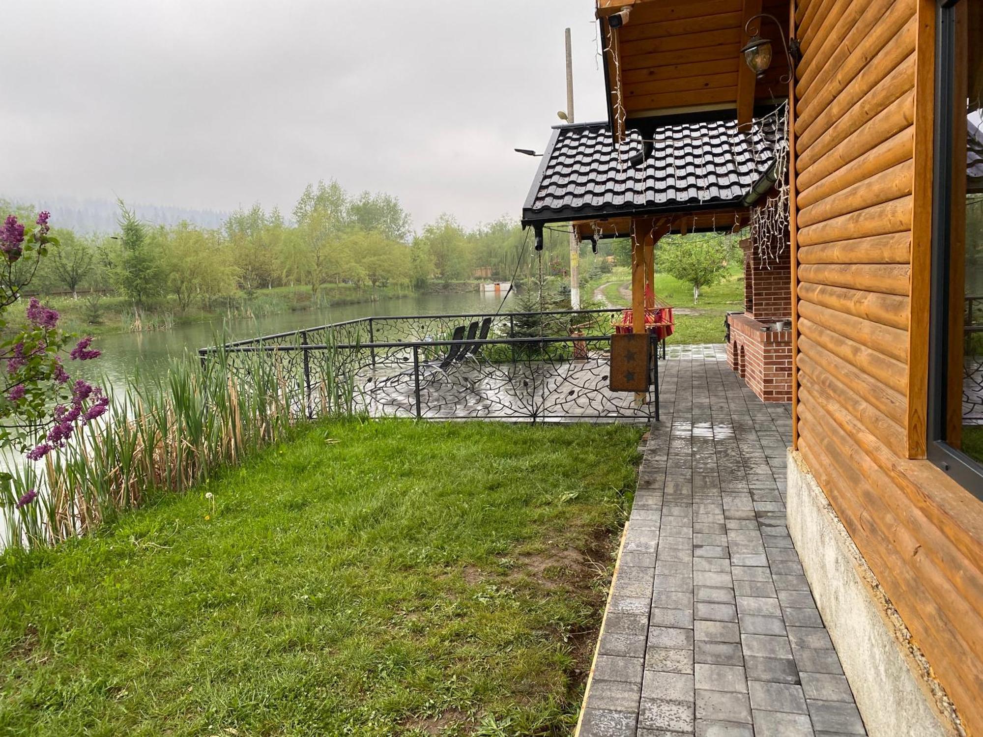 Moonlake Chalet Gainesti 外观 照片
