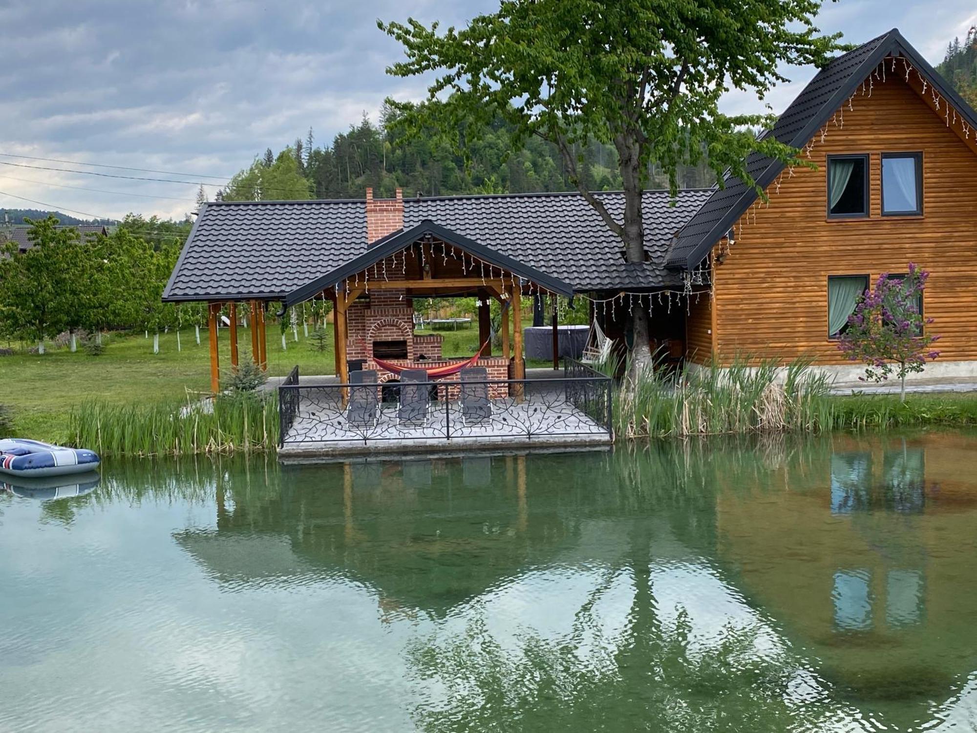 Moonlake Chalet Gainesti 外观 照片