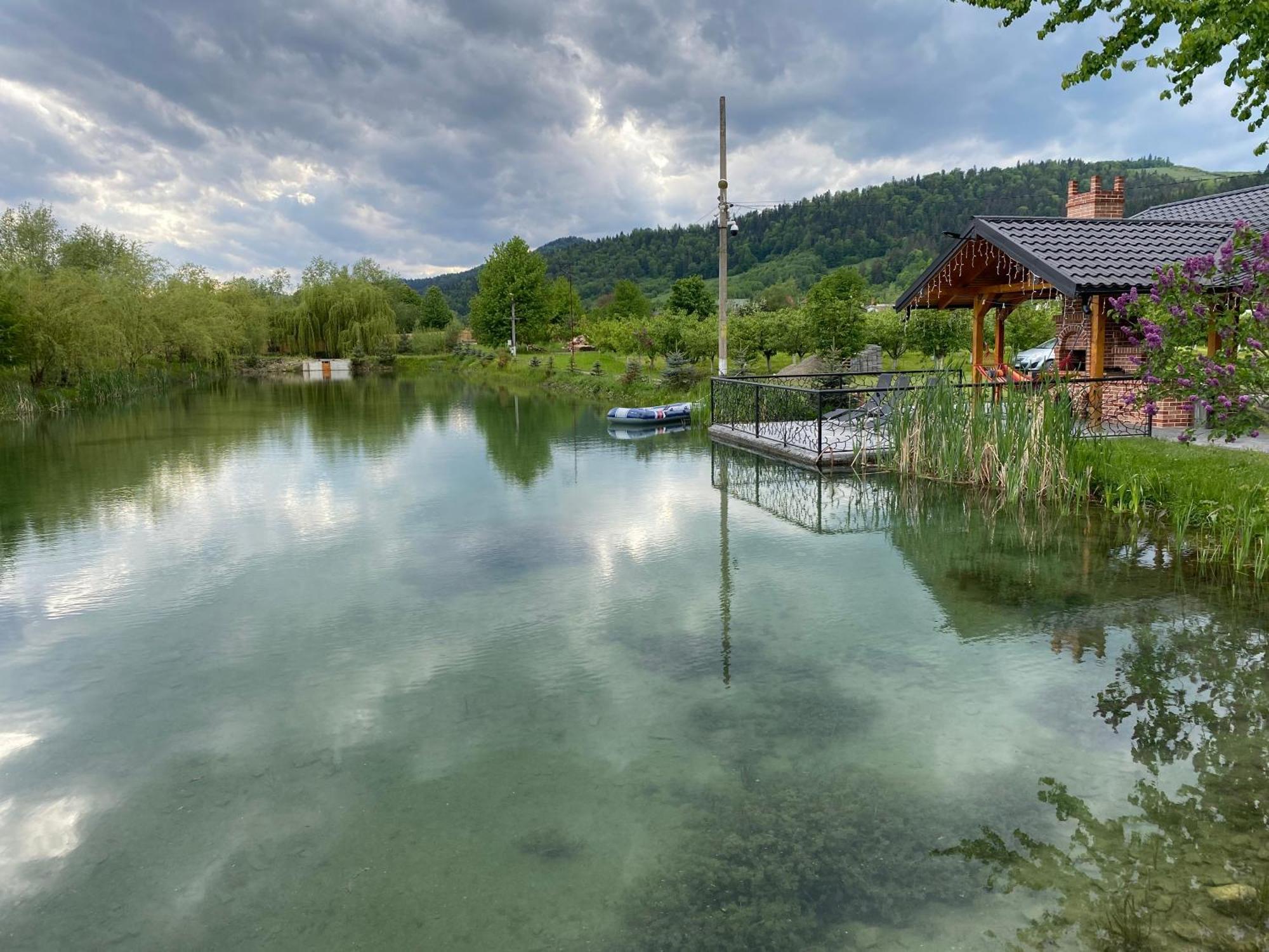 Moonlake Chalet Gainesti 外观 照片